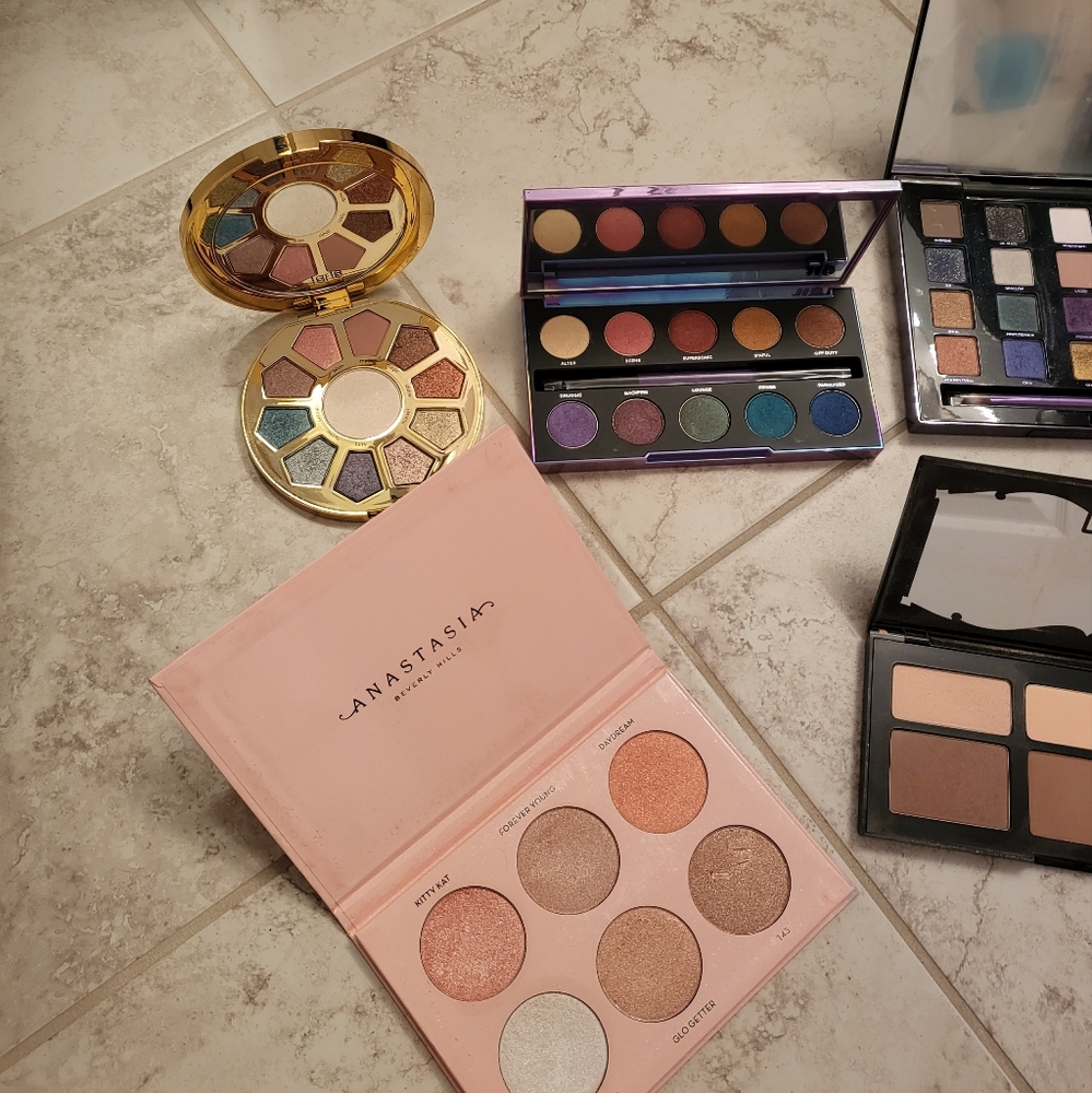 Make up - Picture 2 of 4